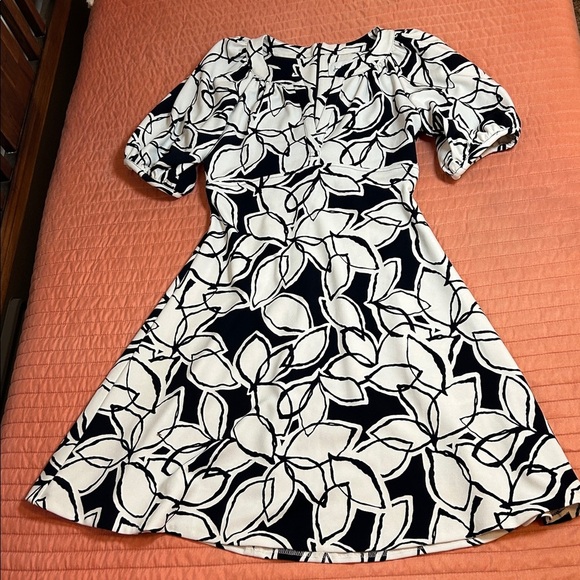 Joseph Ribkoff Dark Midnight Navy and White Leaf Print Midi Dress size 4 - Picture 13 of 15